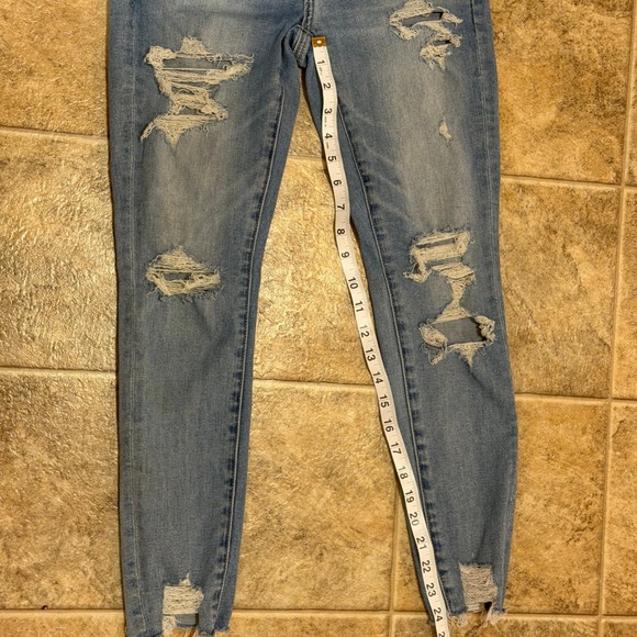 American Eagle Jeans High Waisted Distressed Ripped Light Wash Size 2 Short - Picture 6 of 12